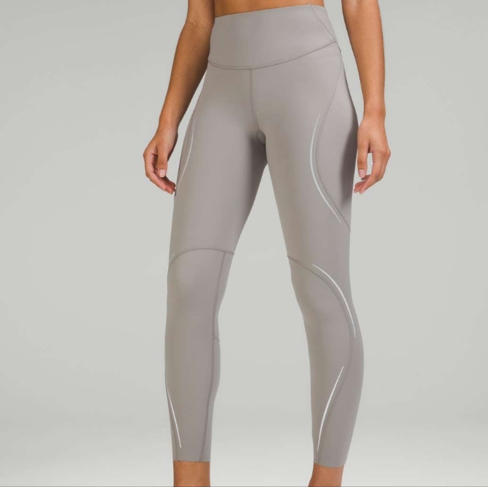 Lululemon Base Pace High-Rise Reflective Tight 25" Size 6 Gull Grey EUC